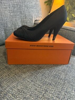 Rocket Dog Black Knot-Detail High Heel Pumps